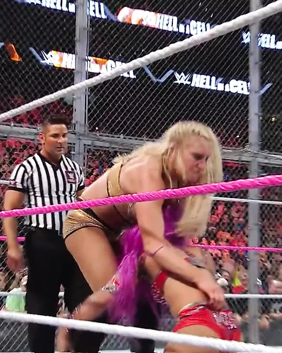 Жүргізуші желіде қатысушыны трахает ететін шоу.