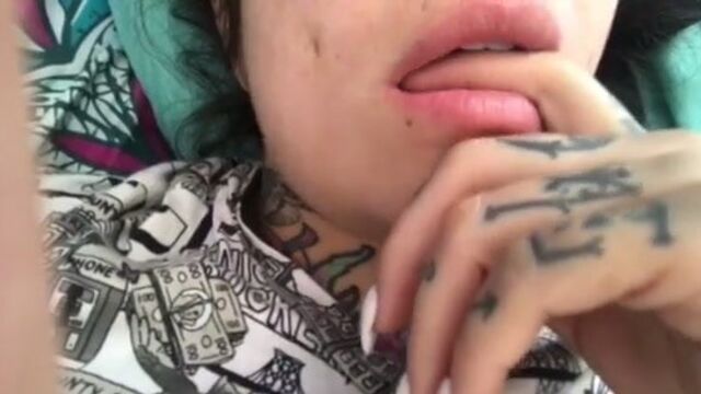 Valentina Davila SG tocandose las tetas y el choro
