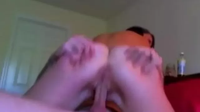 Қыз оның ішіне кіргізуді сұрайды Керемет минет бейнесі