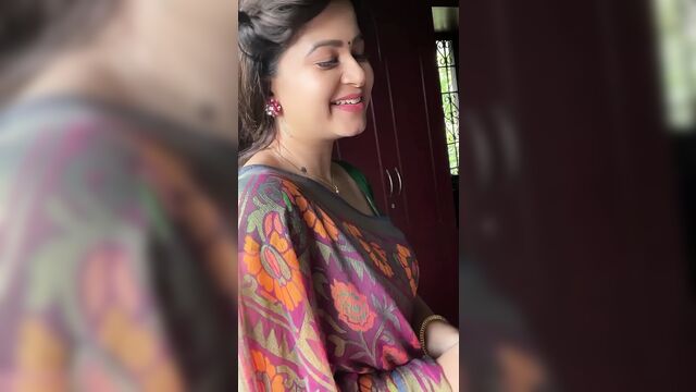 sexy Indian Aunty Sexy Green Saree