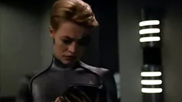 Star Trek: Voyager - Seven of Nine wants to try sex.