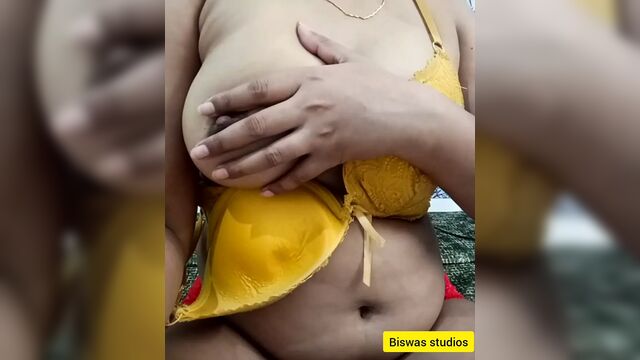 Desi bhabhi ki mast chuchi indian bhabhi big boobs