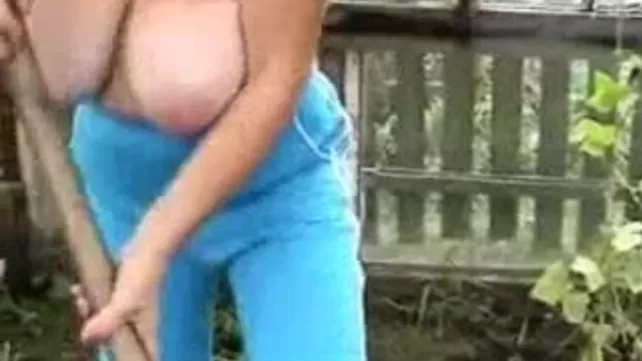 Yigit, qiz va trans triosi Blondes bilan yaxta porno