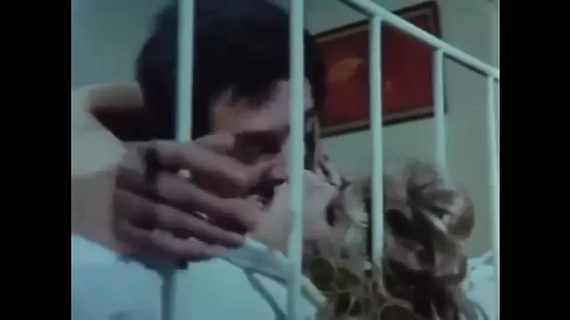 Ikki biseksual yigit va bir qizning porno videosi