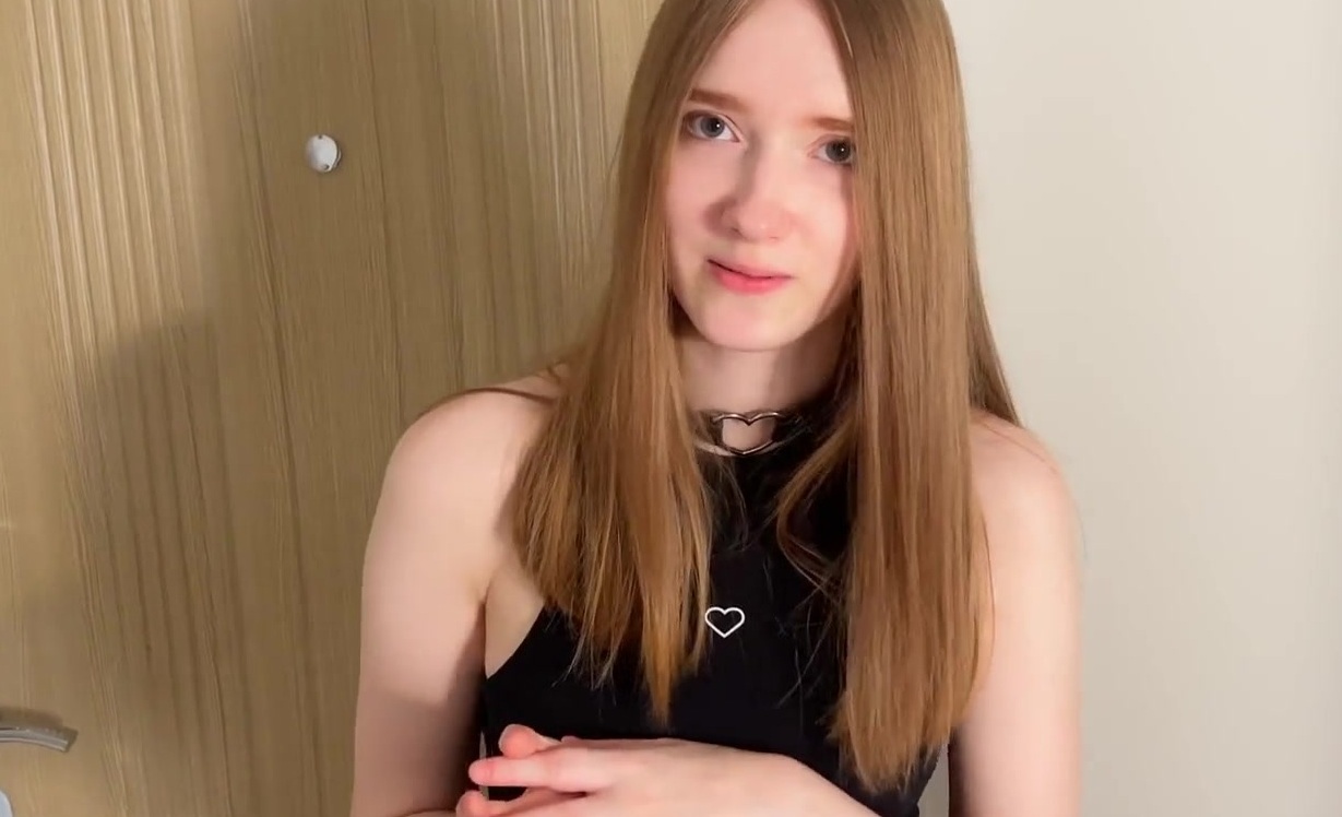 Милая девушка курьер извинилась за долгую доставку порно видео 