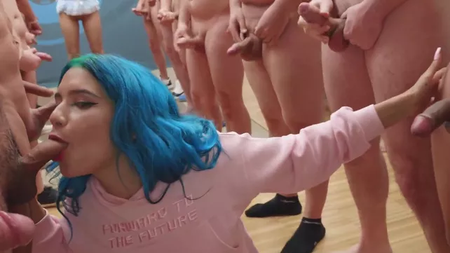 Ескі лесбиянка иесі трахает оның қызметші