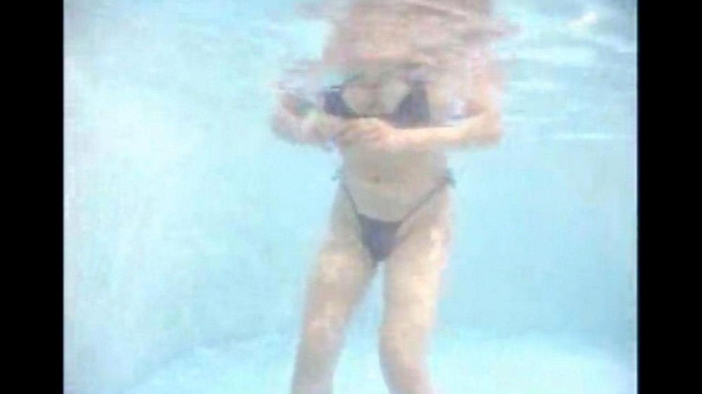 Сосет очень маленький член - порно видео