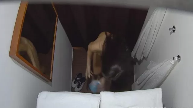 Әдемі ананың ұлымен түскен порносы