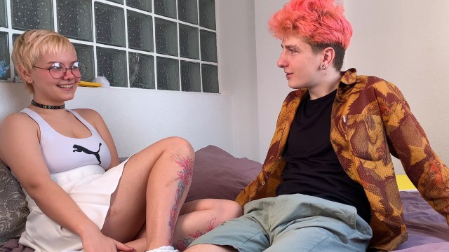 Тебе же 19 лет. Тебе давно уже пора вовсю трахаться?