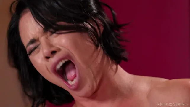 Әдемі жетілген әйелдердің ыстық порносы