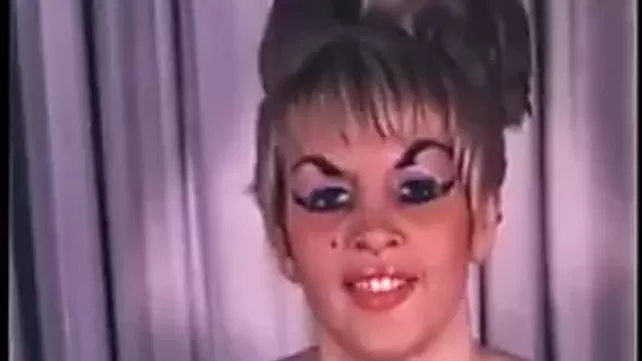 Жалаңаш, өте жетілген әйелдердің фотосуреттері Күнә ананы қала сексіне ренжітті